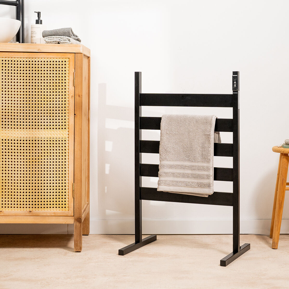 Innovagoods Elektrische Wand Of Vloer Handdoekrail Towarck Innovagoods 5 Stangen
